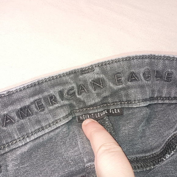 2/$30 Gray AMERICAN EAGLE Distressed Thrash Grunge Women's Jeans (#1,184) - Picture 4 of 10